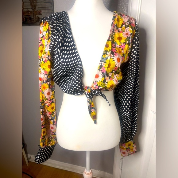For love & lemons | size m NWoT | Anya crop top with tie front & long sleeves - Picture 1 of 11
